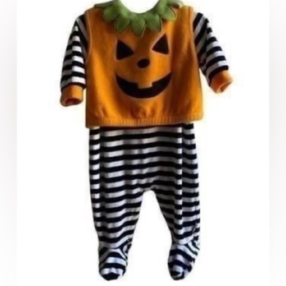 First moments baby, pumpkin Halloween costume/PJs Unisex size 6/9 months ￼